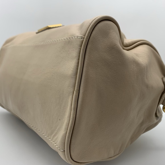 Marc Jacobs Smooth Leather Tote Handbag Crossbody Bag in Beige - Picture 8 of 16